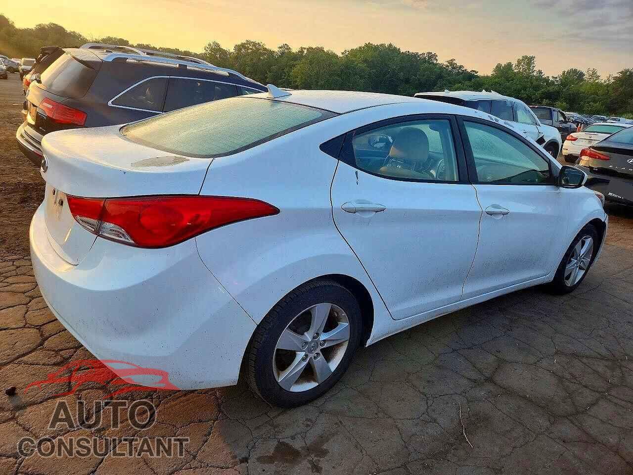 HYUNDAI ELANTRA 2013 - 5NPDH4AE8DH343241