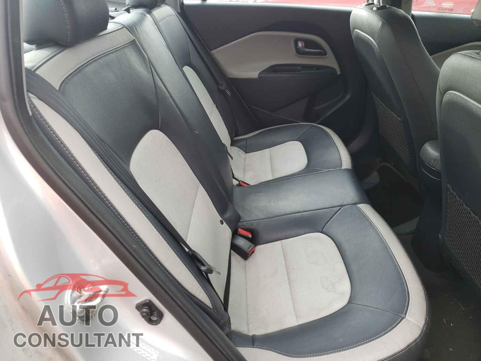 KIA RIO 2017 - KNADN4A30H6059042