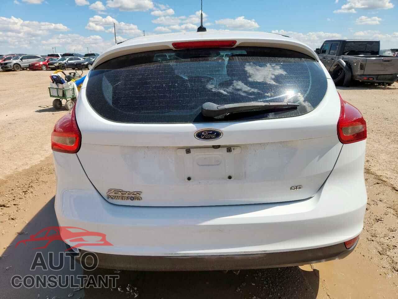 FORD FOCUS 2018 - 1FADP3K23JL260217