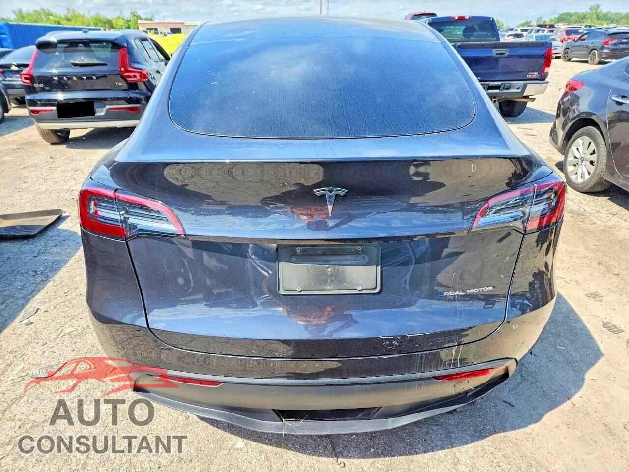 TESLA MODEL Y 2024 - 7SAYGDEE4RF194401