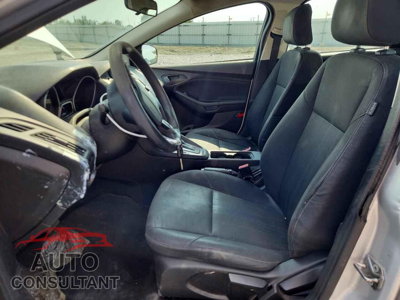 FORD FOCUS 2015 - 1FADP3E29FL299932