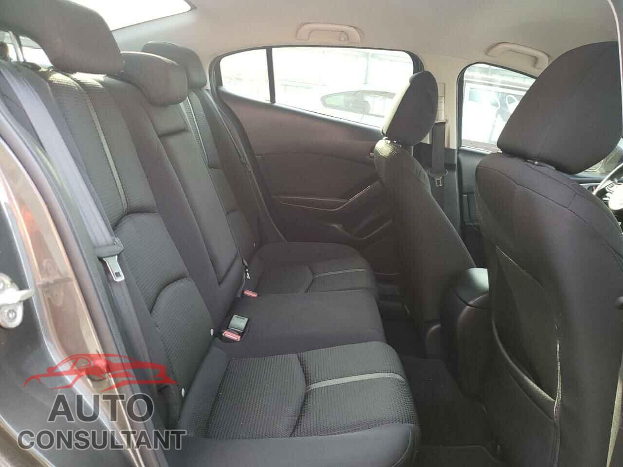MAZDA 3 2018 - 3MZBN1U79JM216464
