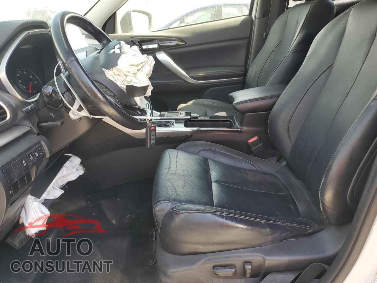 MITSUBISHI ECLIPSE 2018 - JA4AT5AA2JZ047683