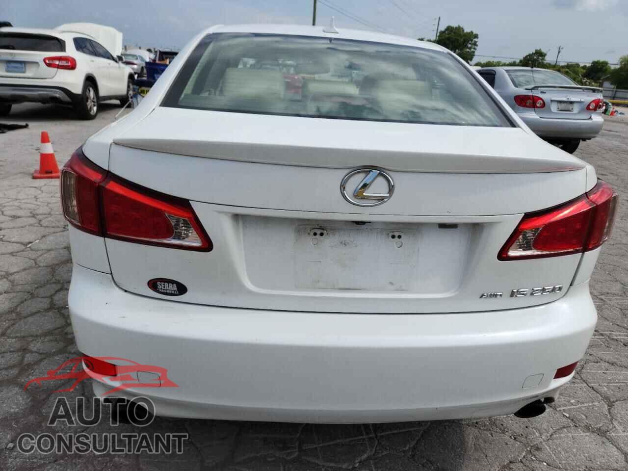 LEXUS IS 2011 - JTHCF5C25B5046367
