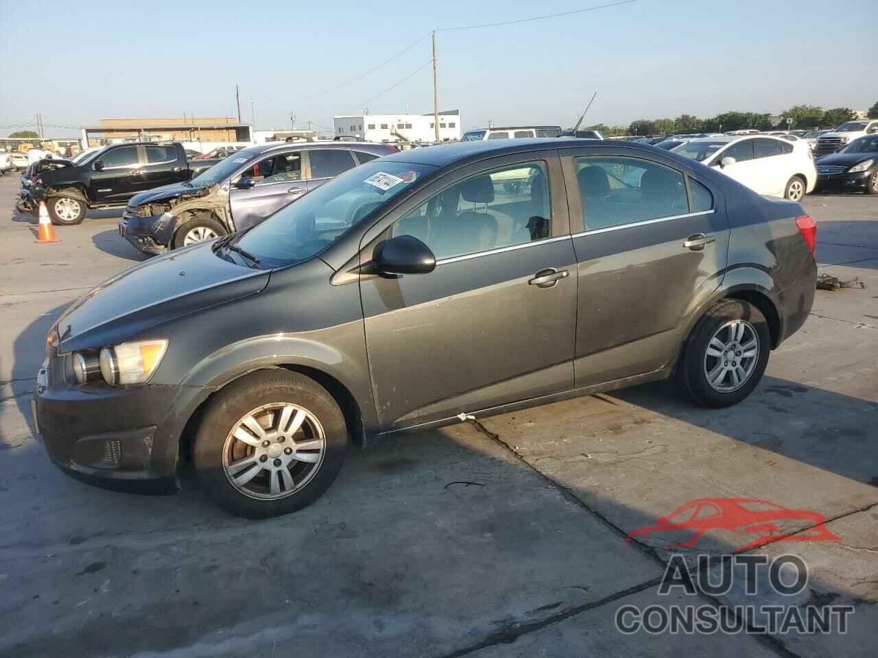 CHEVROLET SONIC 2014 - 1G1JC5SB6E4153157