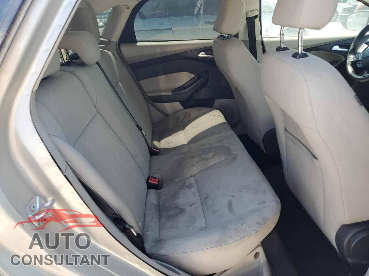 FORD FOCUS 2015 - 1FADP3F28FL210625