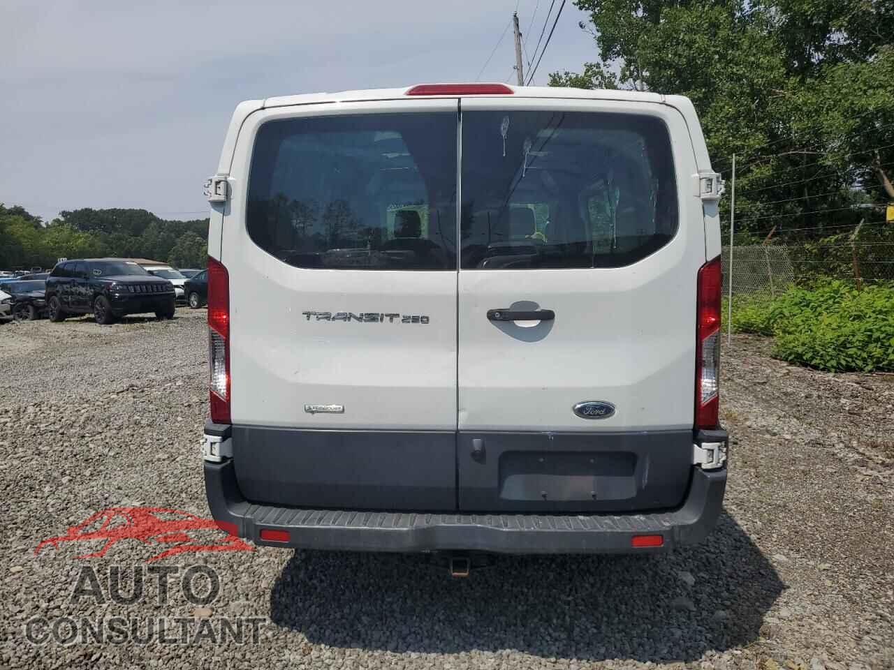FORD TRANSIT 2018 - 1FTYR1YG7JKA09588