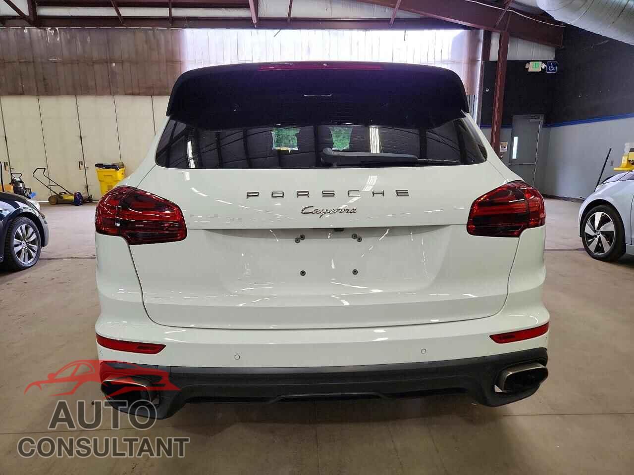 PORSCHE CAYENNE 2018 - WP1AA2A28JKA06145