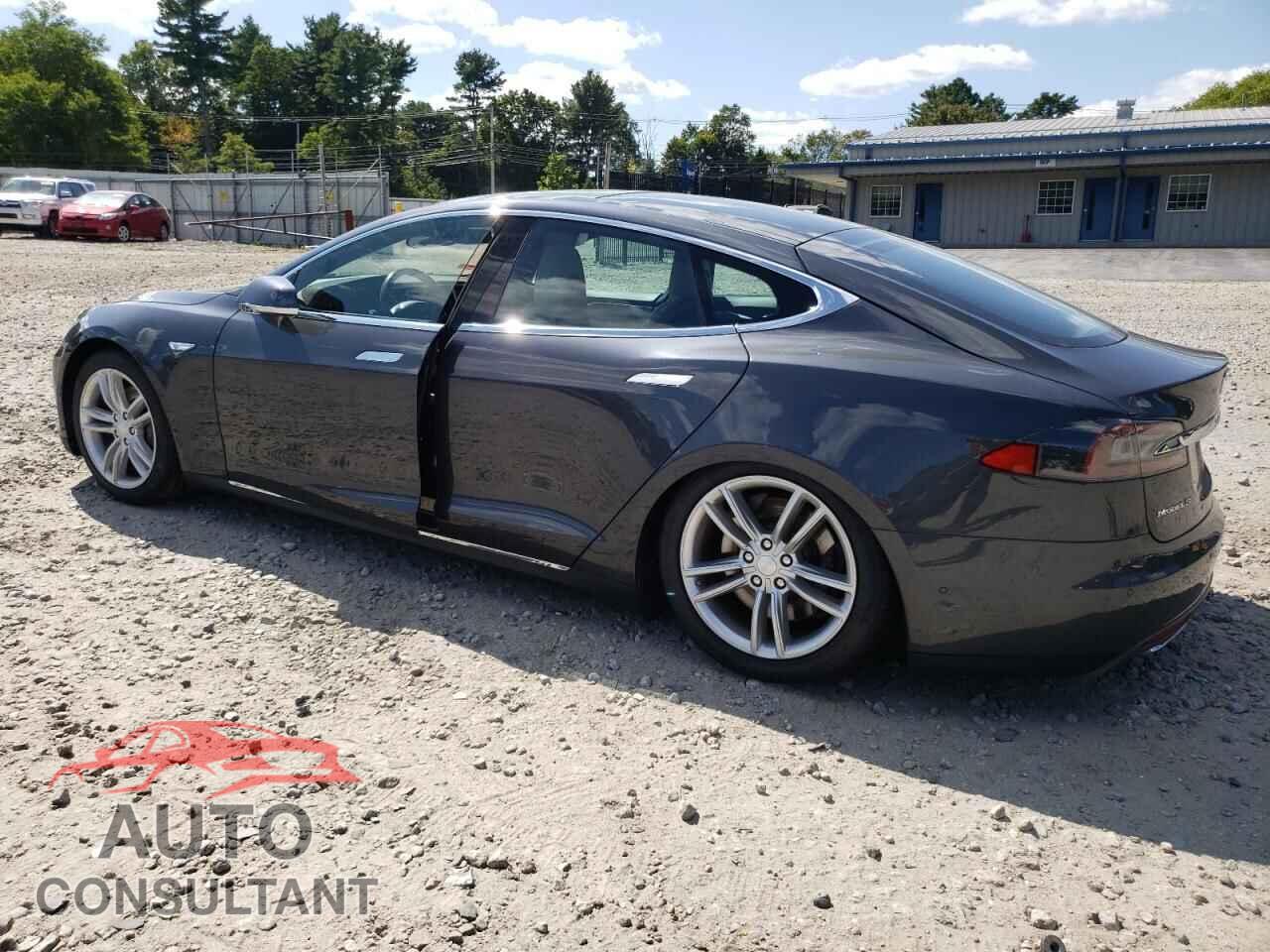 TESLA MODEL S 2015 - 5YJSA1E22FF112492