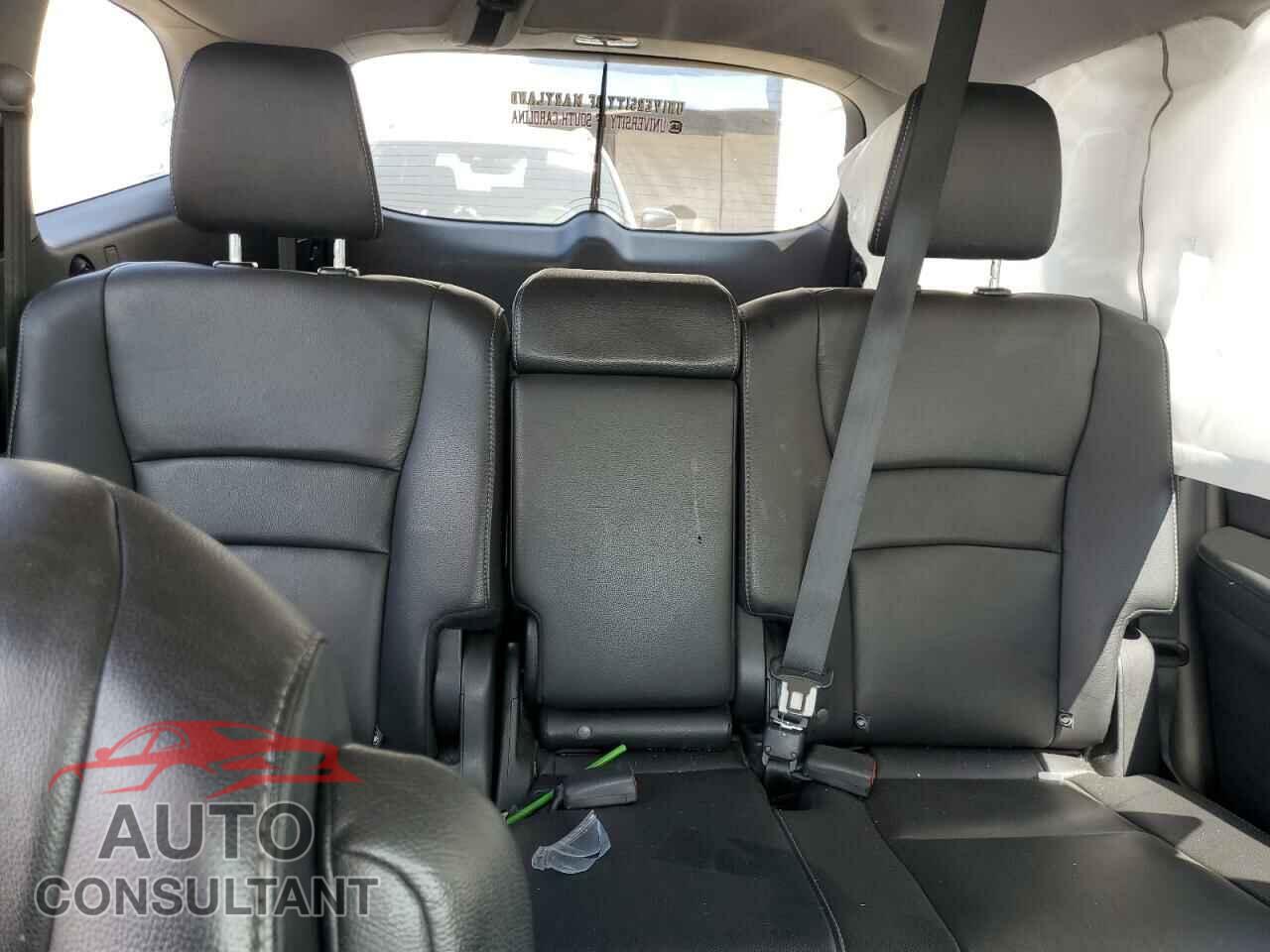HONDA PILOT 2017 - 5FNYF6H5XHB097838