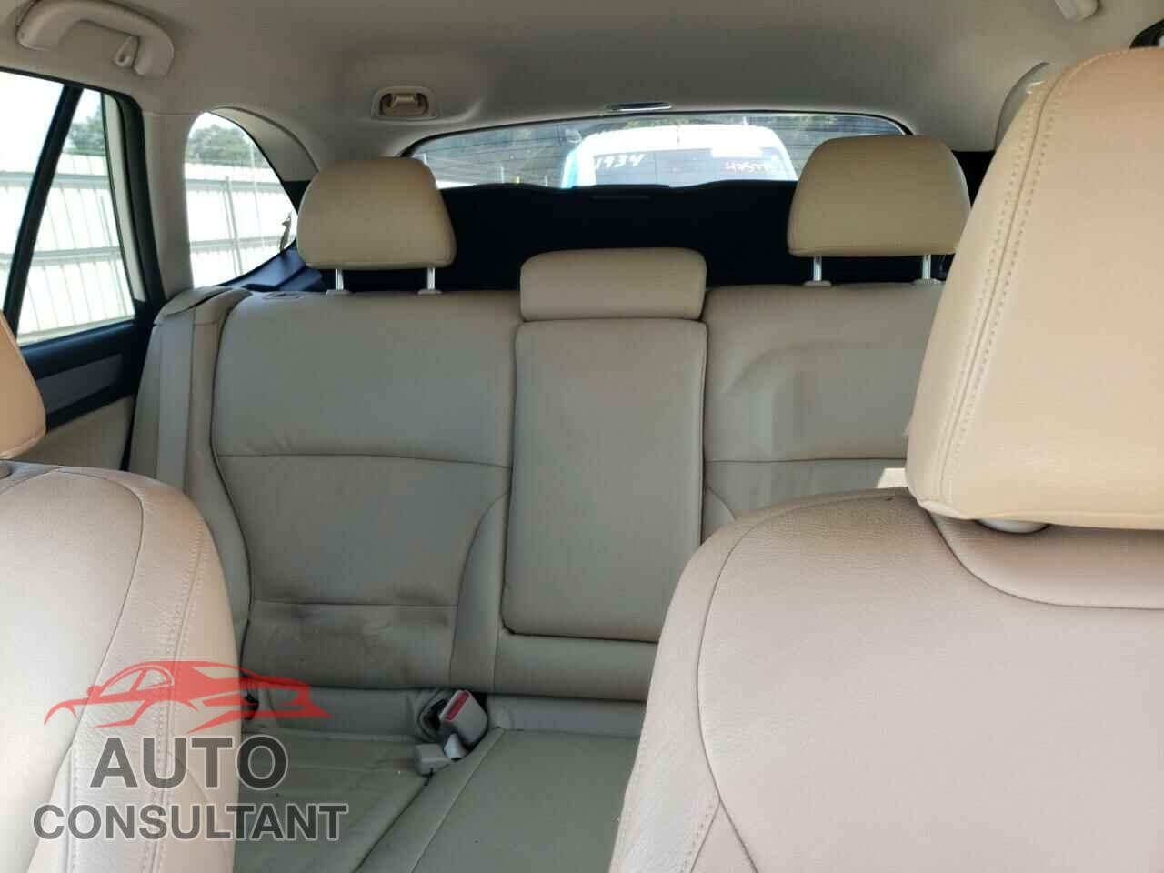 SUBARU OUTBACK 2017 - 4S4BSACC8H3250705