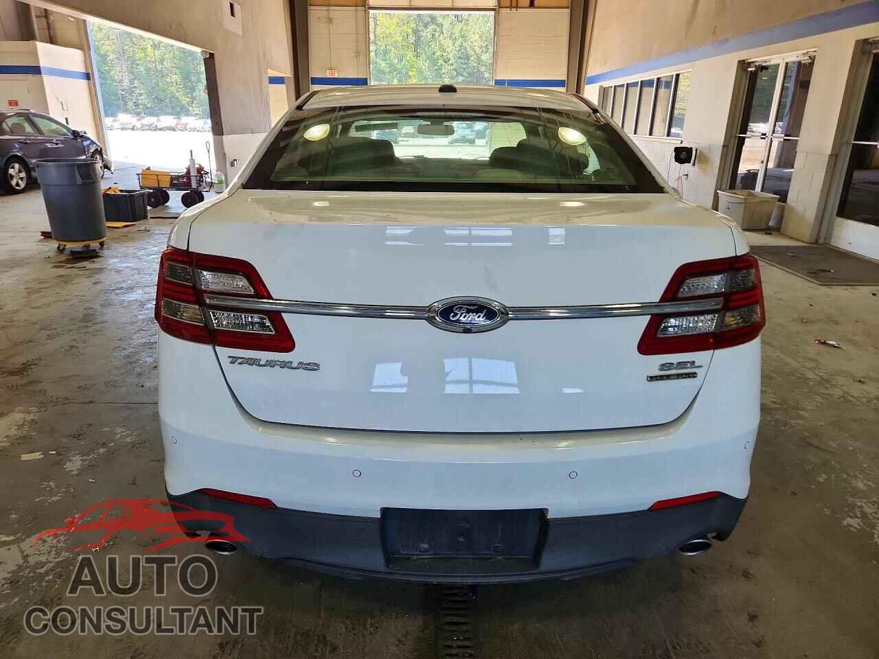 FORD TAURUS 2017 - 1FAHP2E84HG138156