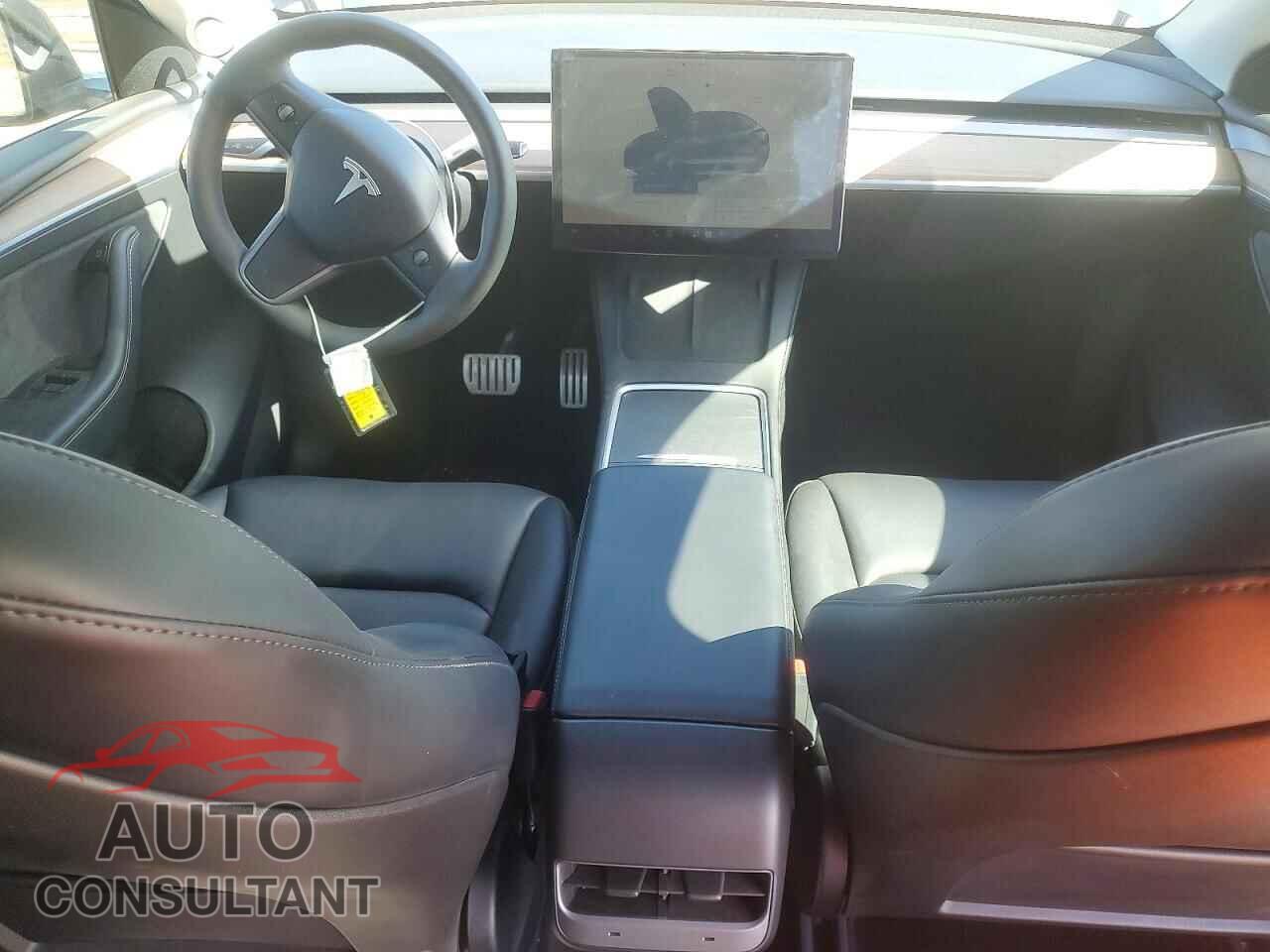 TESLA MODEL Y 2024 - 7SAYGDEF3RF057457