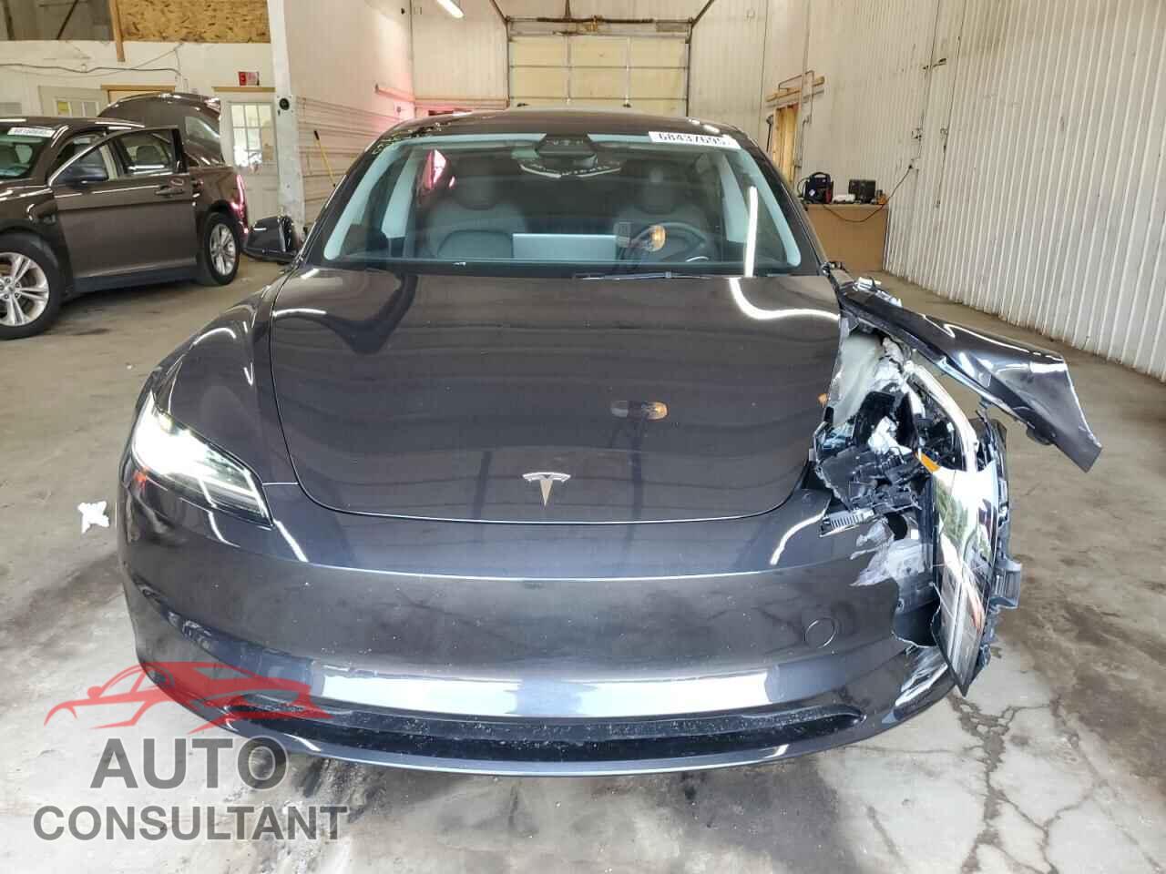TESLA MODEL 3 2024 - 5YJ3E1EA9RF828682