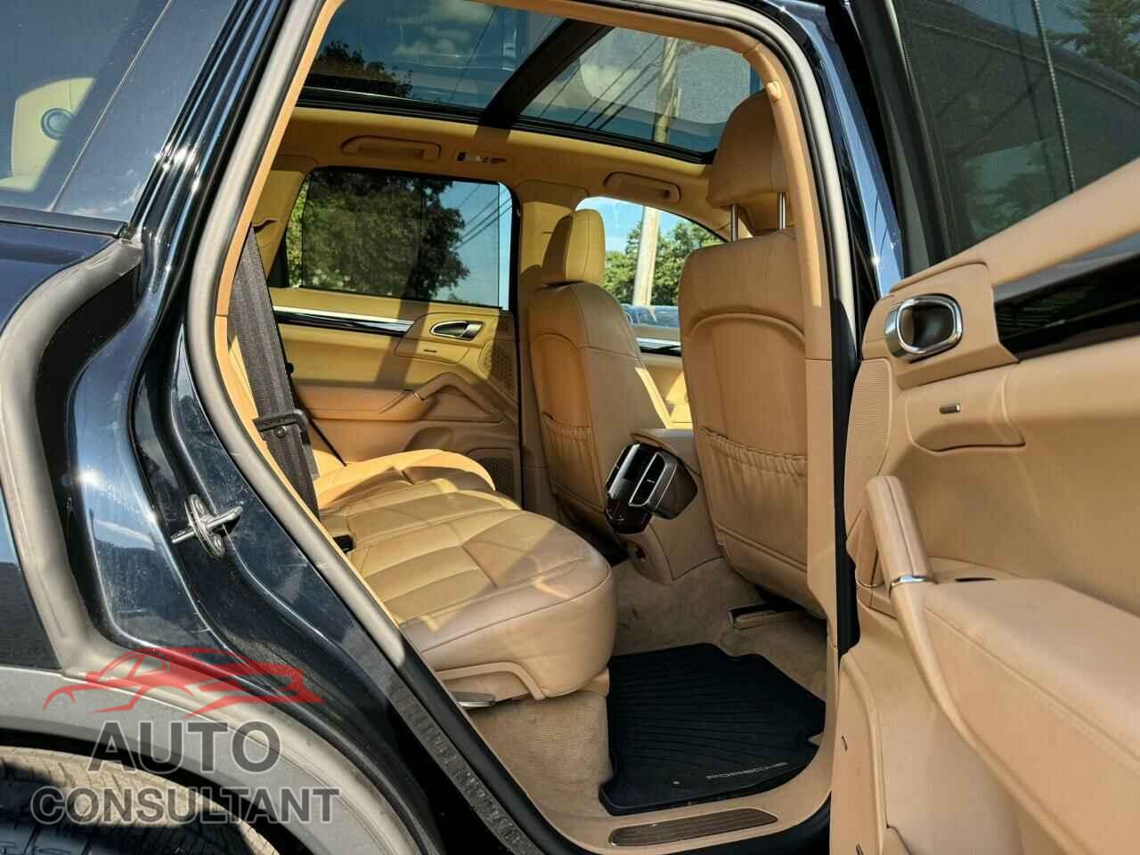 PORSCHE CAYENNE 2016 - WP1AA2A24GLA02872