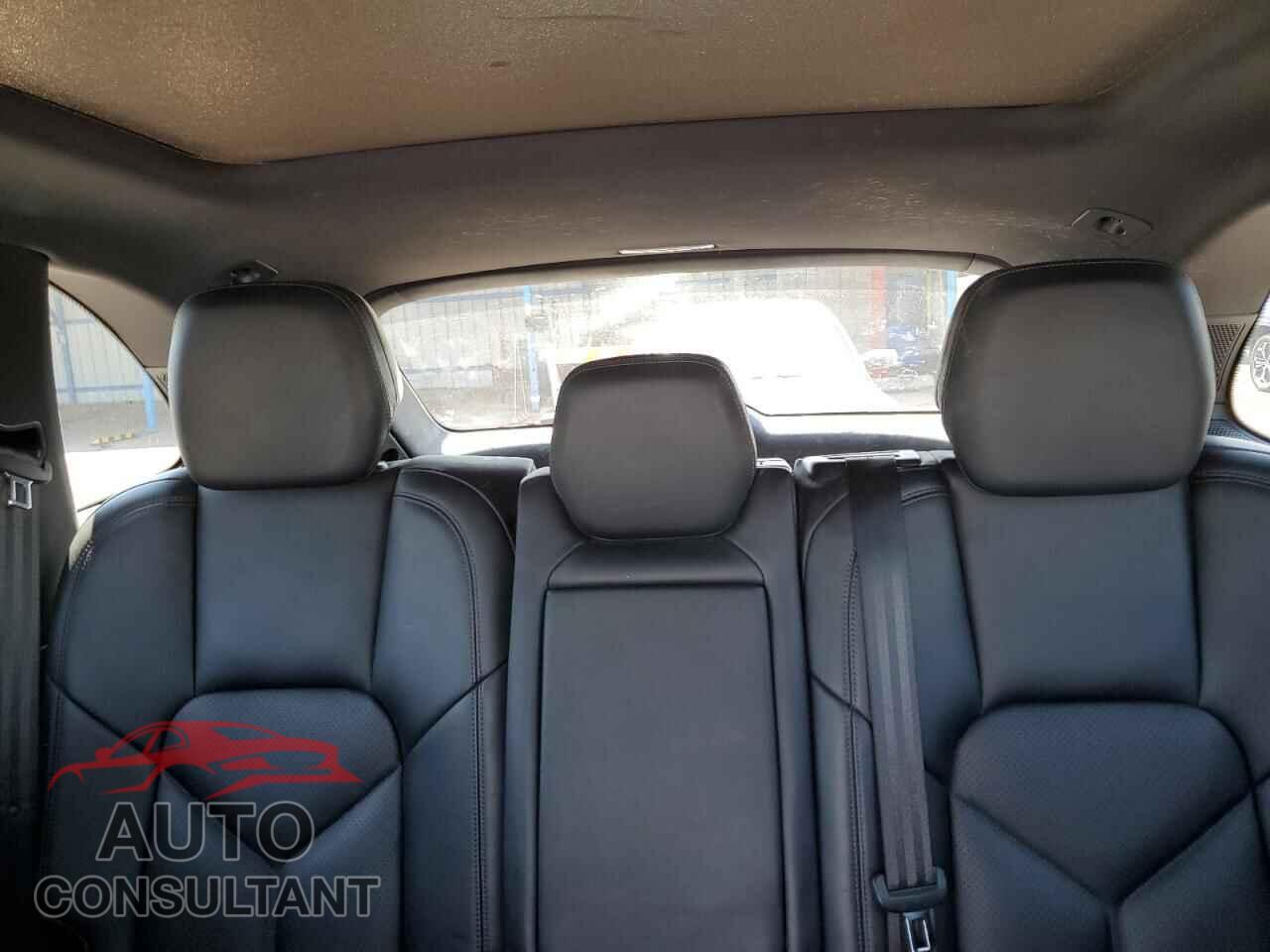 PORSCHE CAYENNE 2016 - WP1AA2A23GLA04886