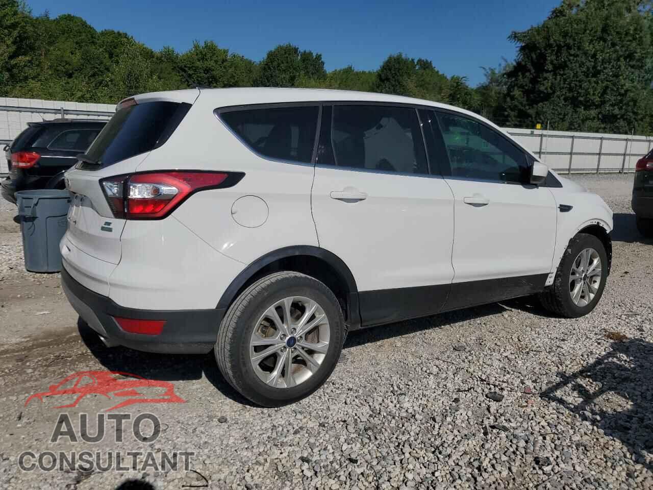 FORD ESCAPE 2017 - 1FMCU0GD2HUD52863
