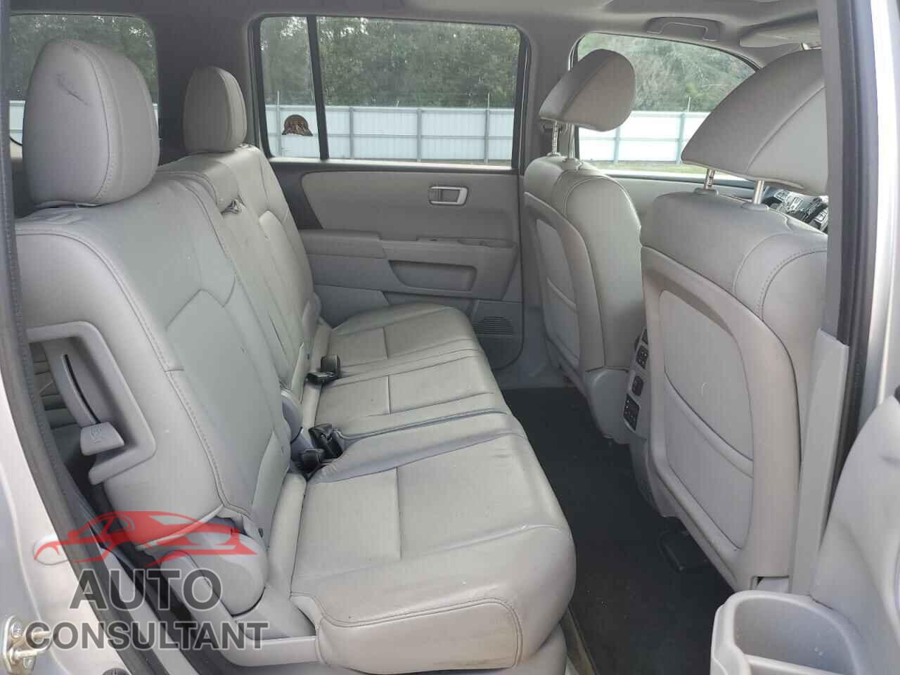 HONDA PILOT 2015 - 5FNYF3H63FB015663