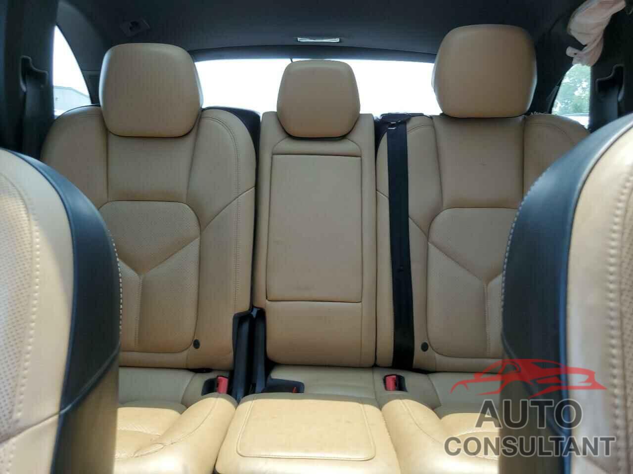 PORSCHE CAYENNE 2016 - WP1AA2A28GLA06715