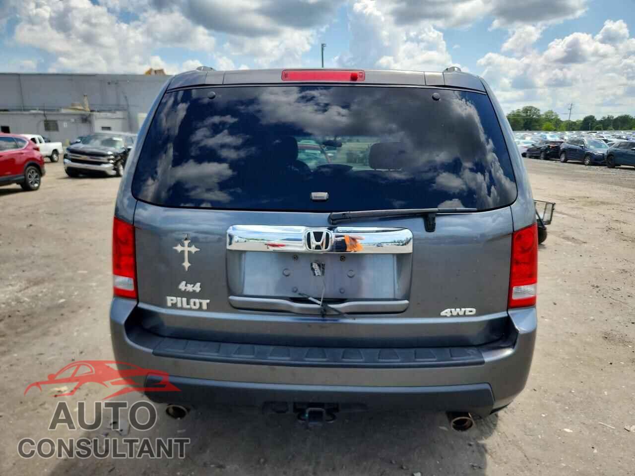 HONDA PILOT 2011 - 5FNYF4H4XBB098720