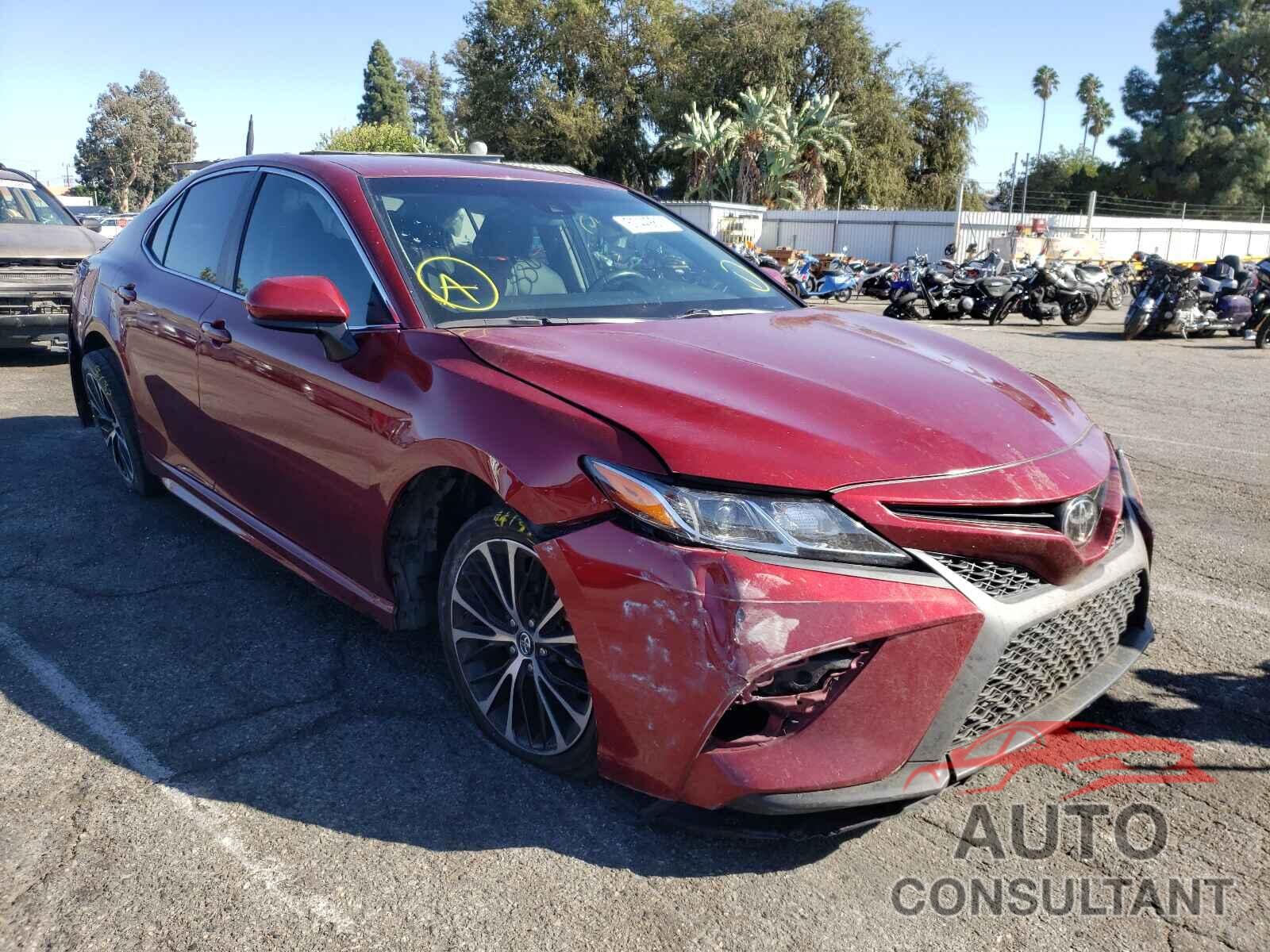 TOYOTA CAMRY 2018 - 4T1B11HK2JU513225