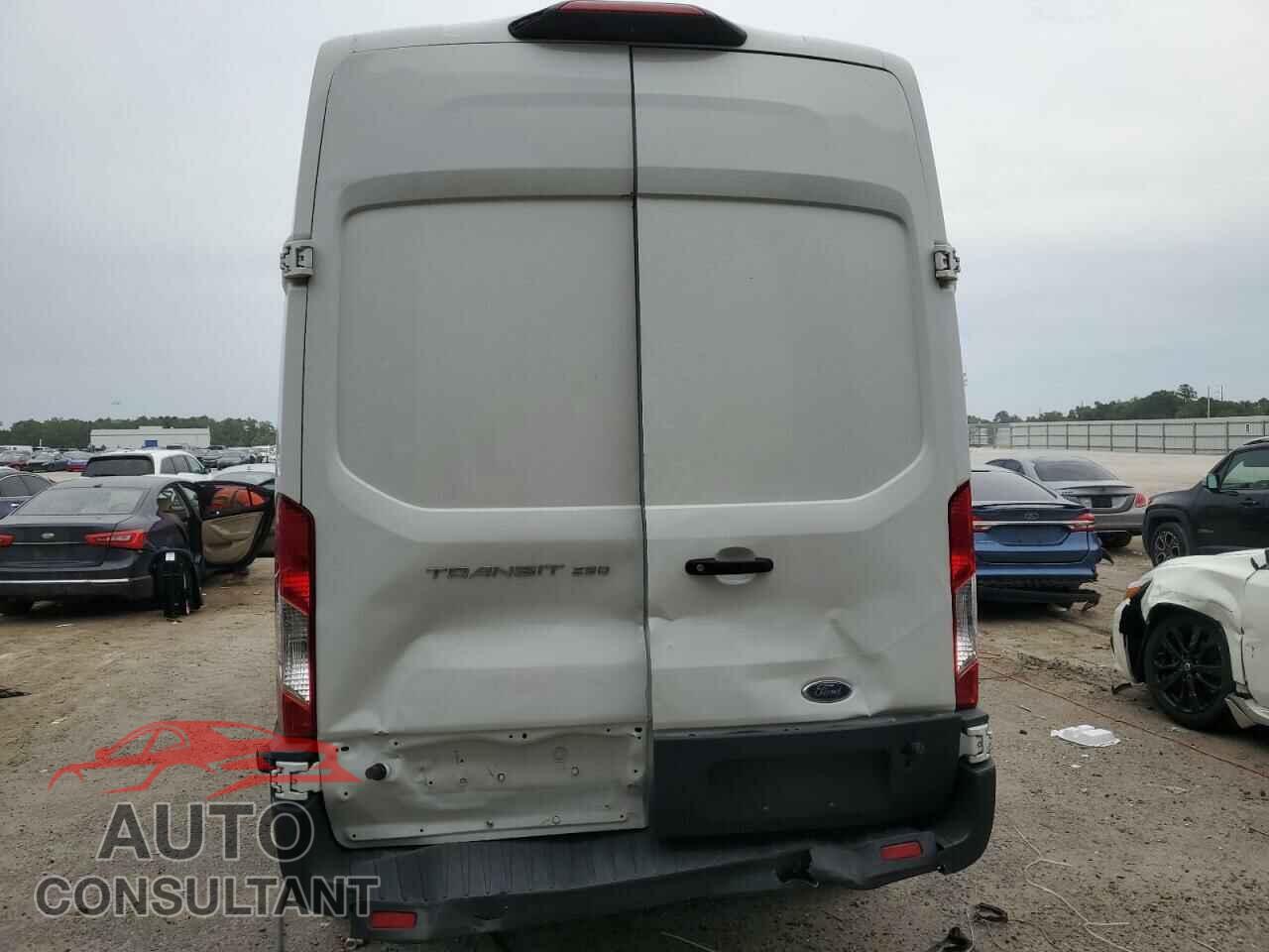 FORD TRANSIT 2018 - 1FTYR2XM2JKA61983