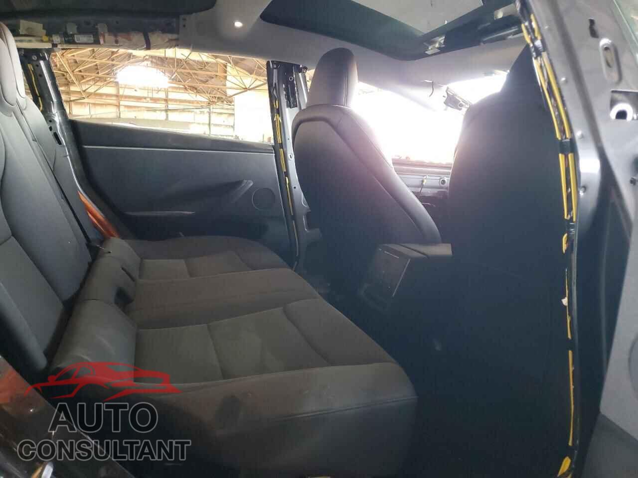 TESLA MODEL 3 2024 - 5YJ3E1EAXRF727702