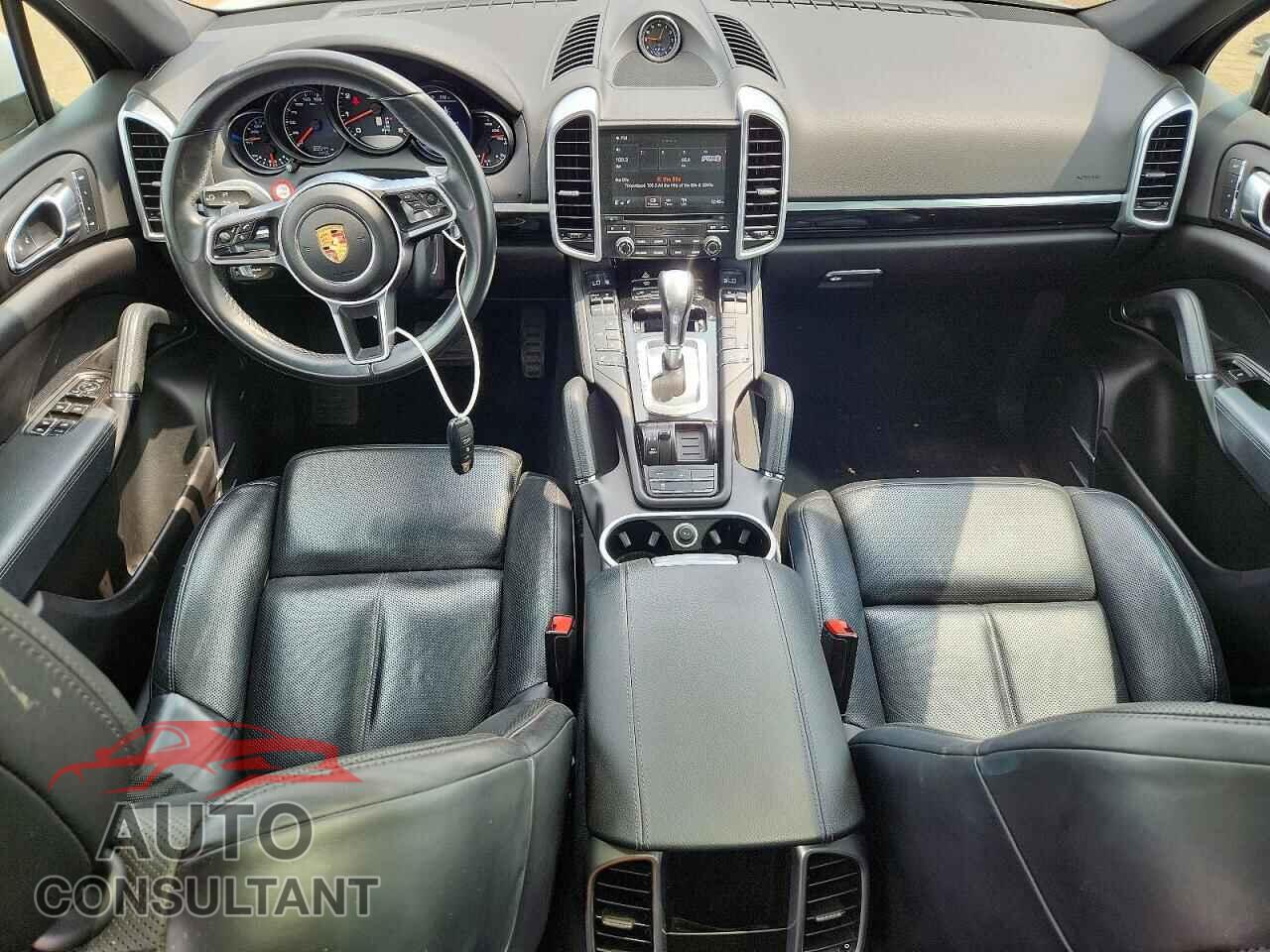 PORSCHE CAYENNE 2017 - WP1AA2A21HKA82865
