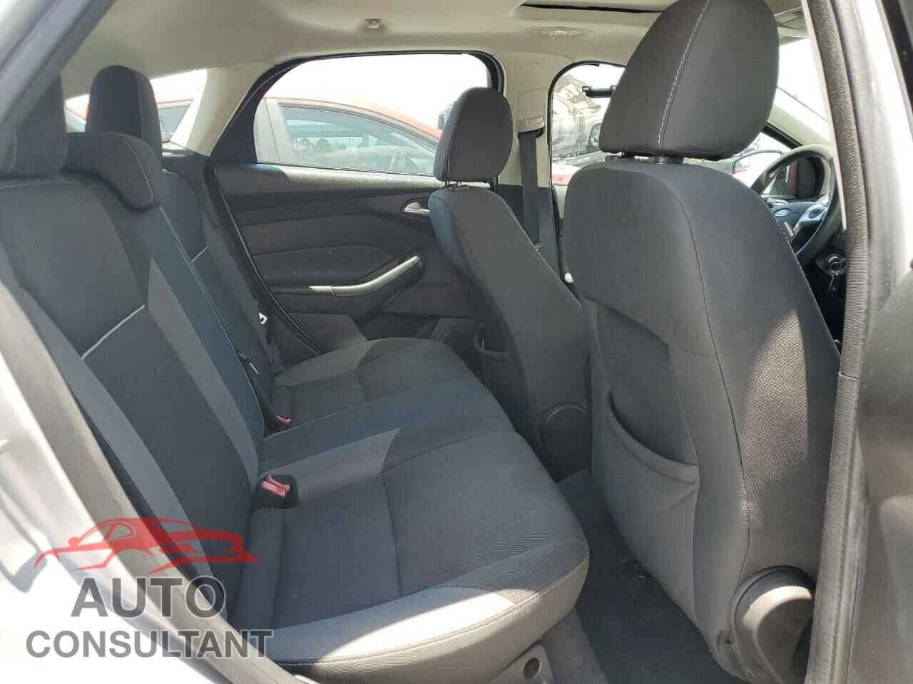 FORD FOCUS 2014 - 1FADP3K28EL261840