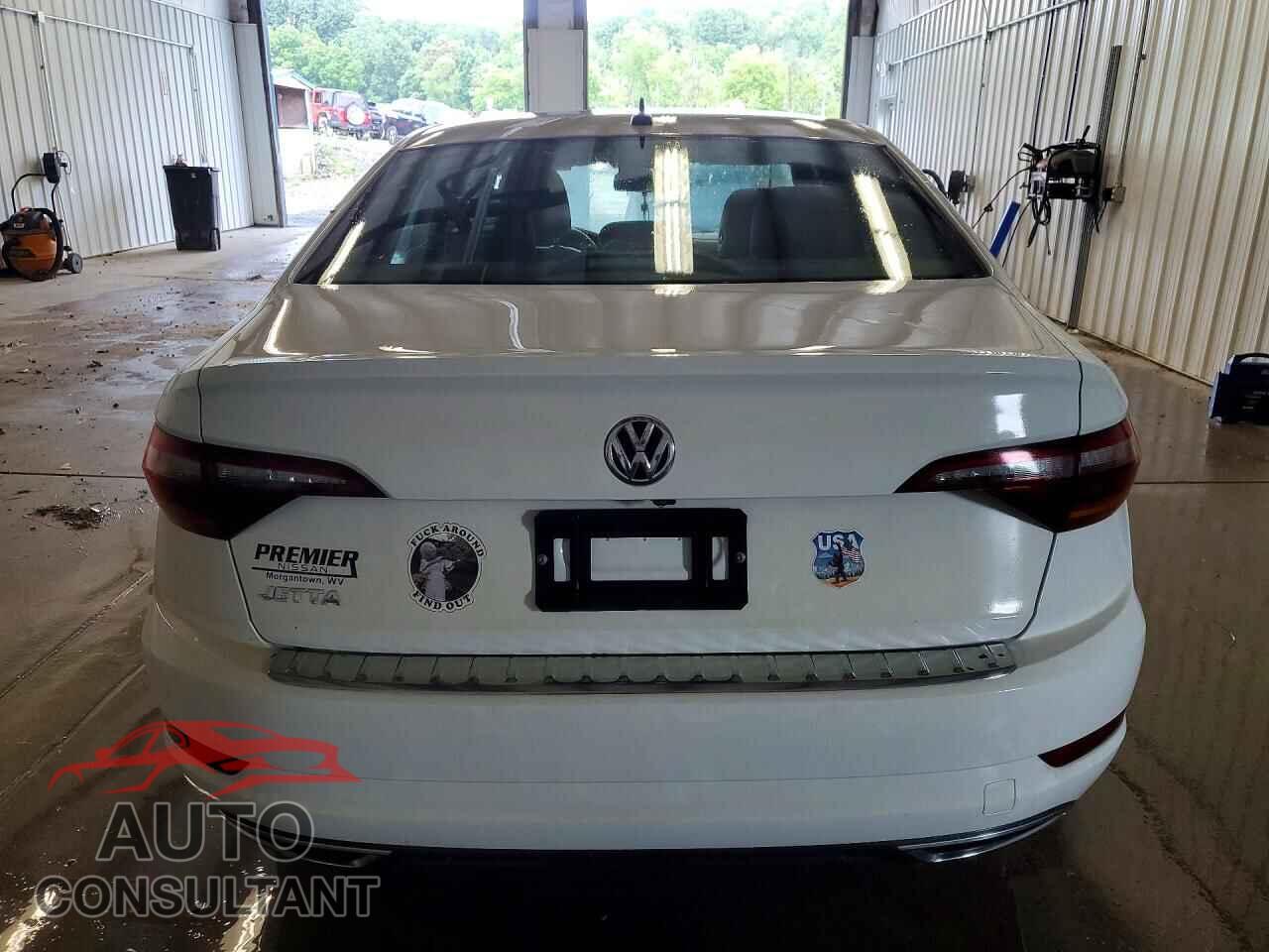 VOLKSWAGEN JETTA 2019 - 3VWCB7BUXKM168208