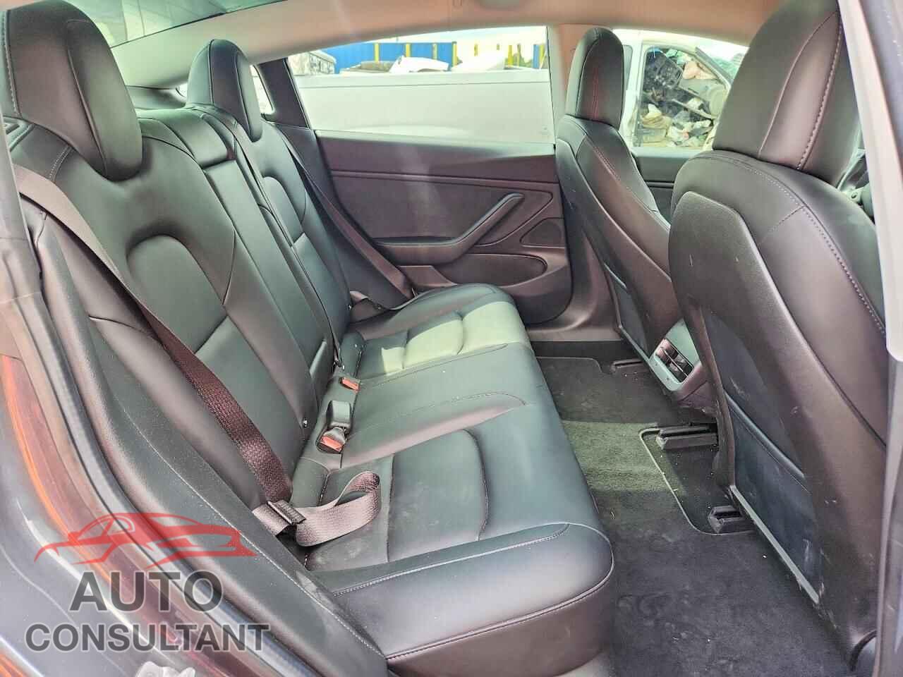 TESLA MODEL 3 2018 - 5YJ3E1EB6JF103845