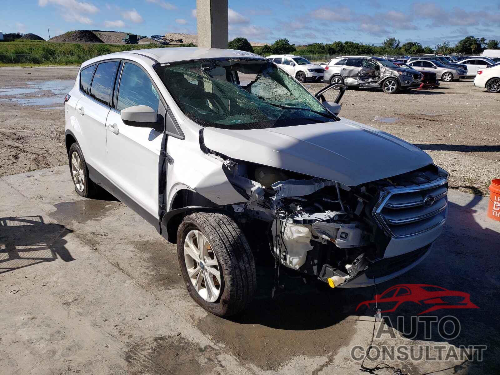 FORD ESCAPE 2017 - 1FMCU0GD1HUC27885