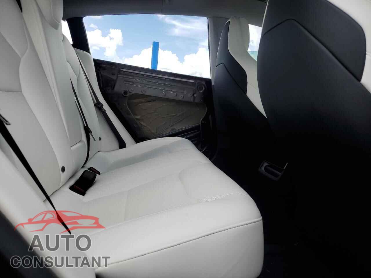 TESLA MODEL 3 2024 - 5YJ3E1ET7RF853243