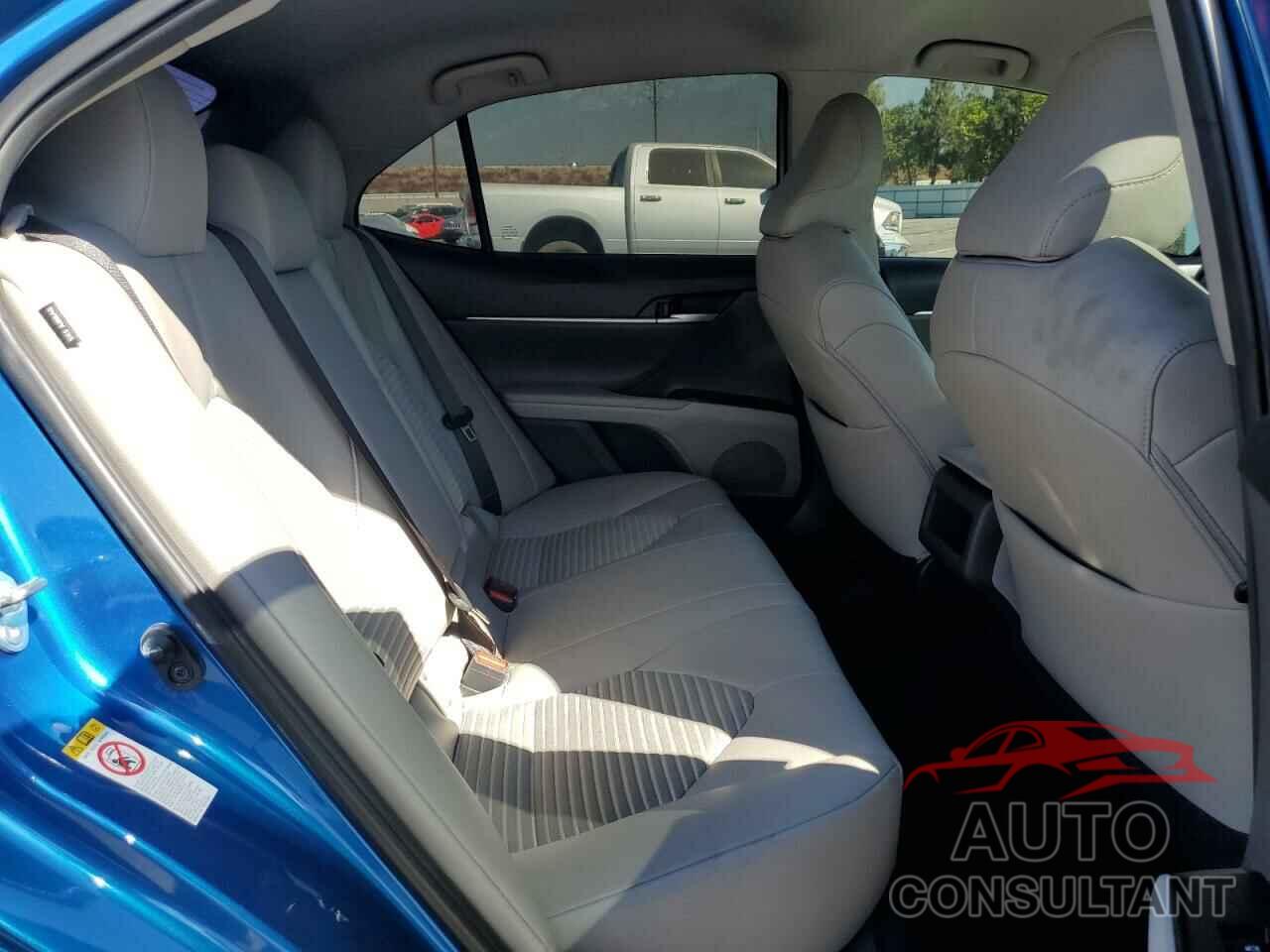 TOYOTA CAMRY 2018 - 4T1B11HK6JU088222