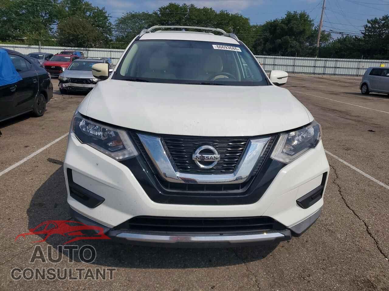 NISSAN ROGUE 2017 - KNMAT2MV2HP512357