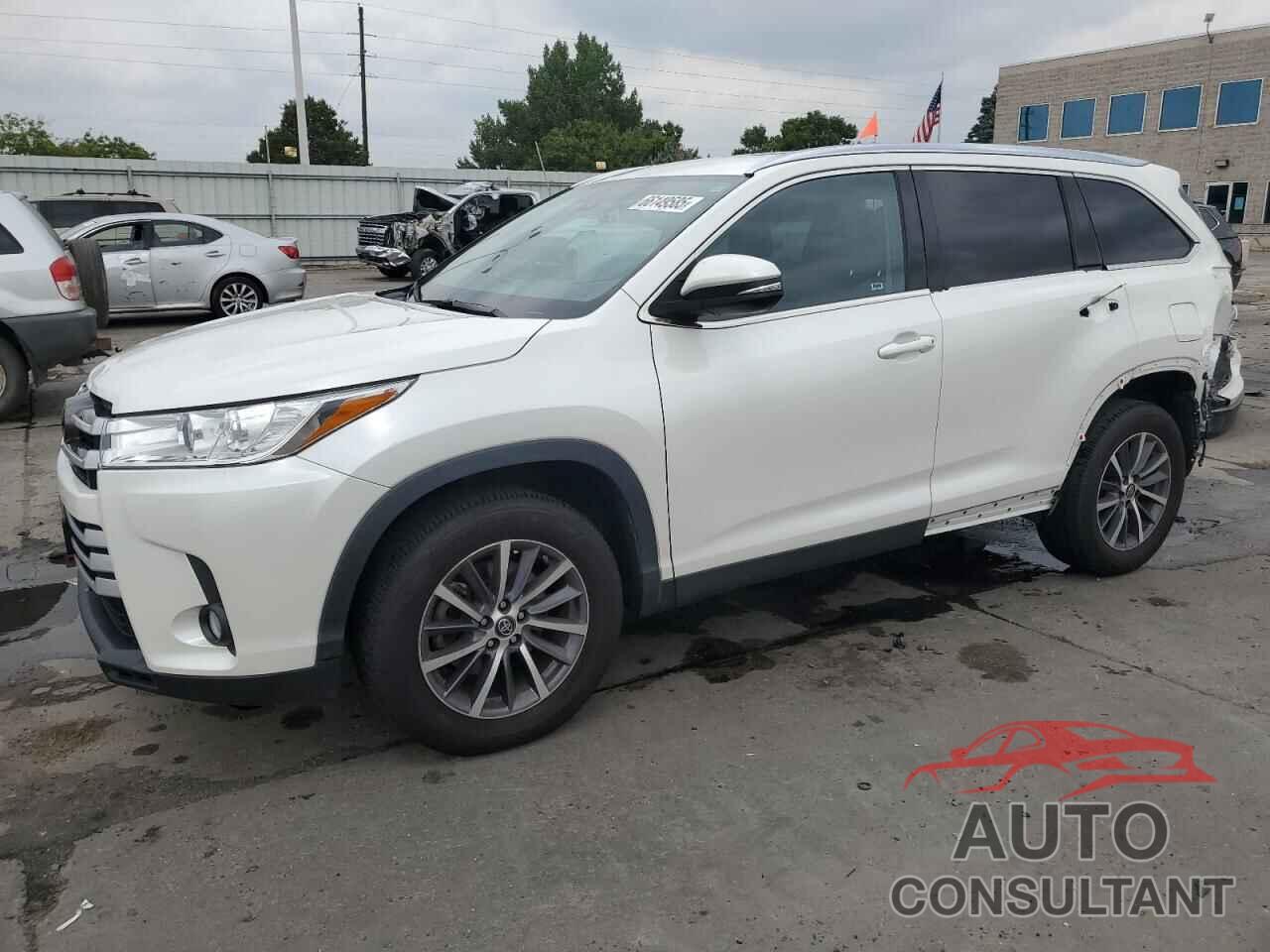 TOYOTA HIGHLANDER 2019 - 5TDKZRFH5KS339997
