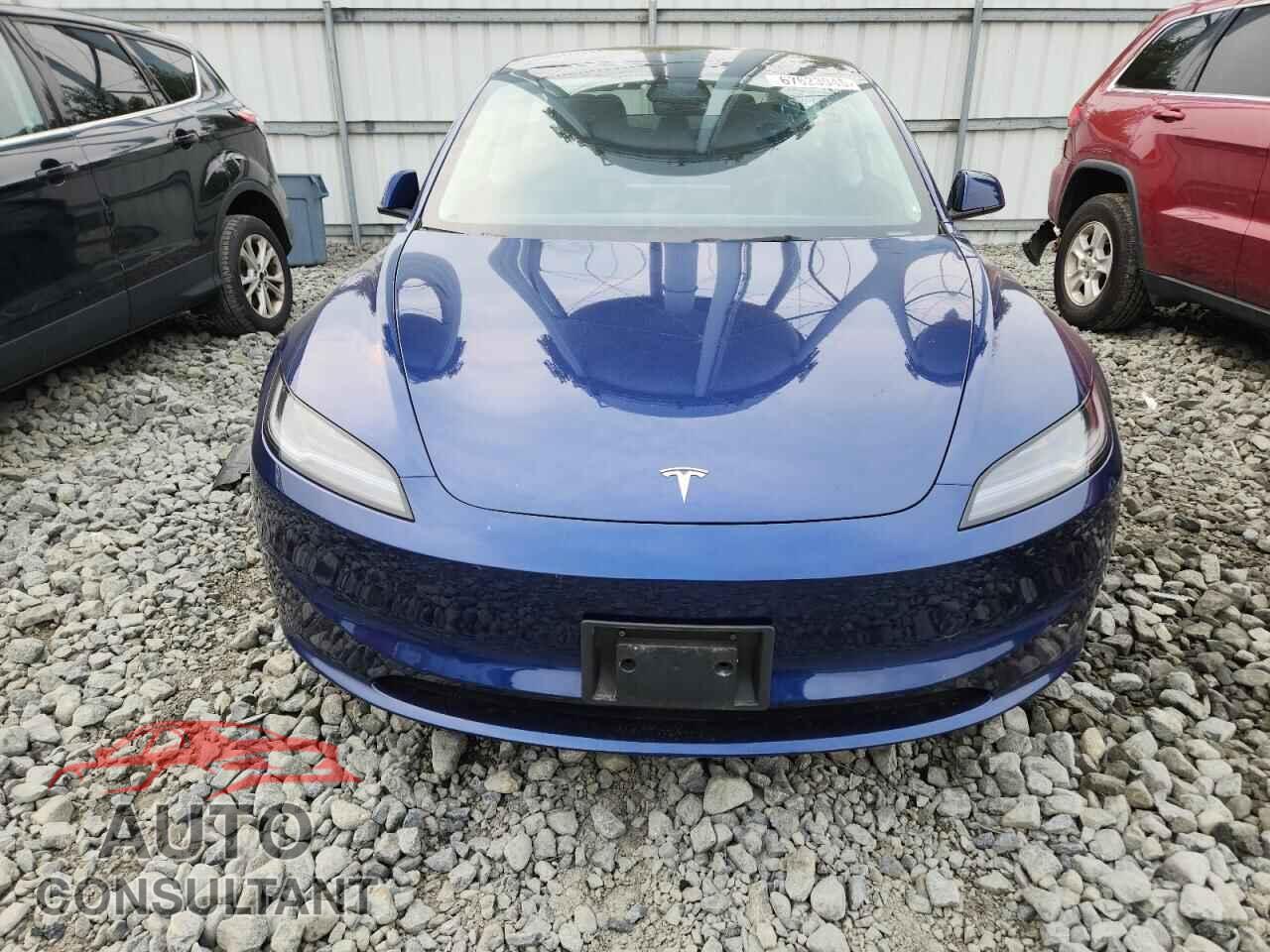TESLA MODEL 3 2025 - 5YJ3E1EB8SF882845