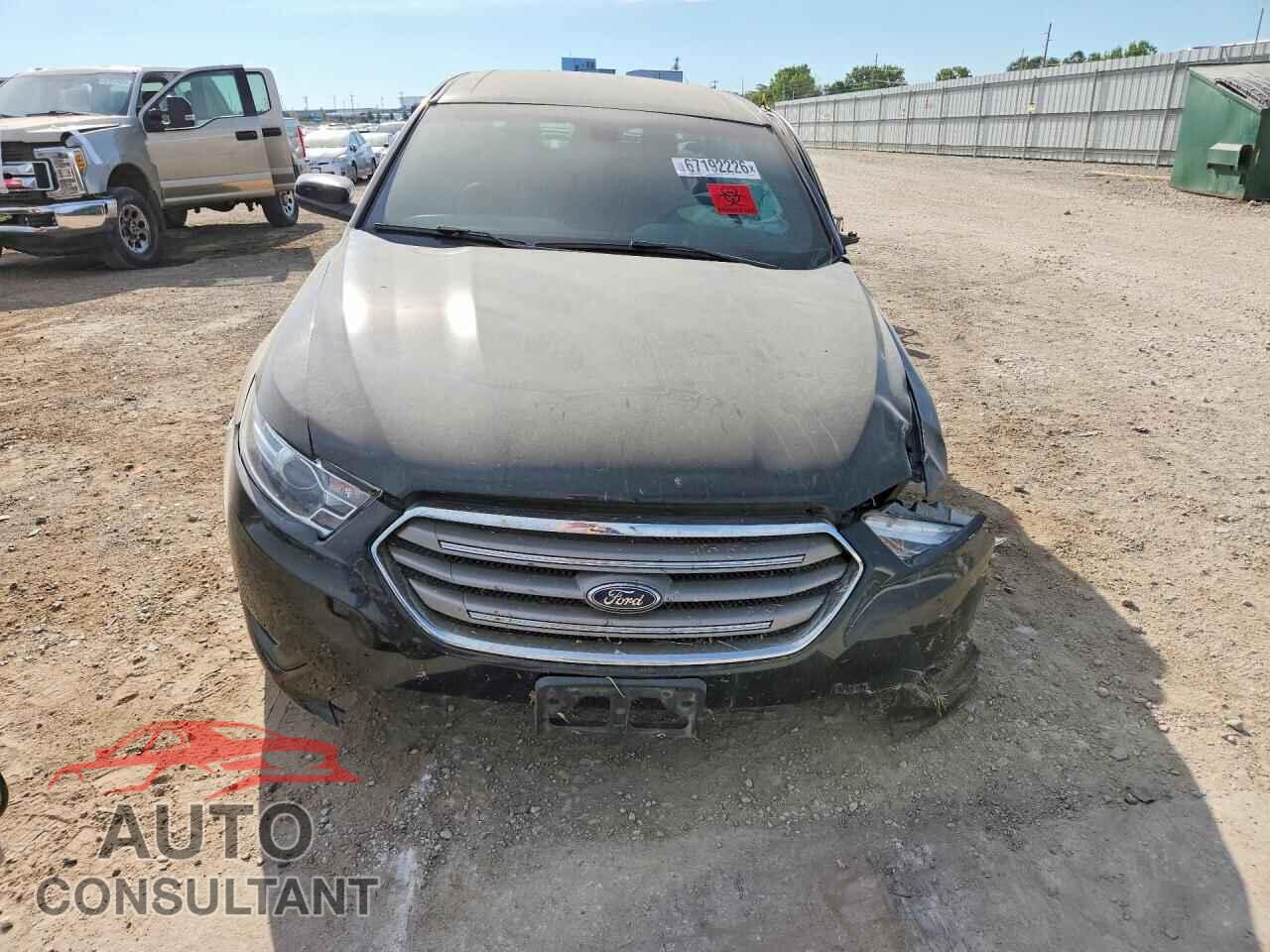 FORD TAURUS 2018 - 1FAHP2E88JG125285