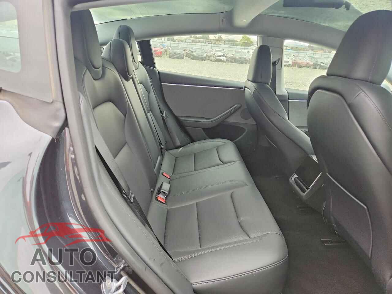 TESLA MODEL 3 2025 - 5YJ3E1EA5SF051763