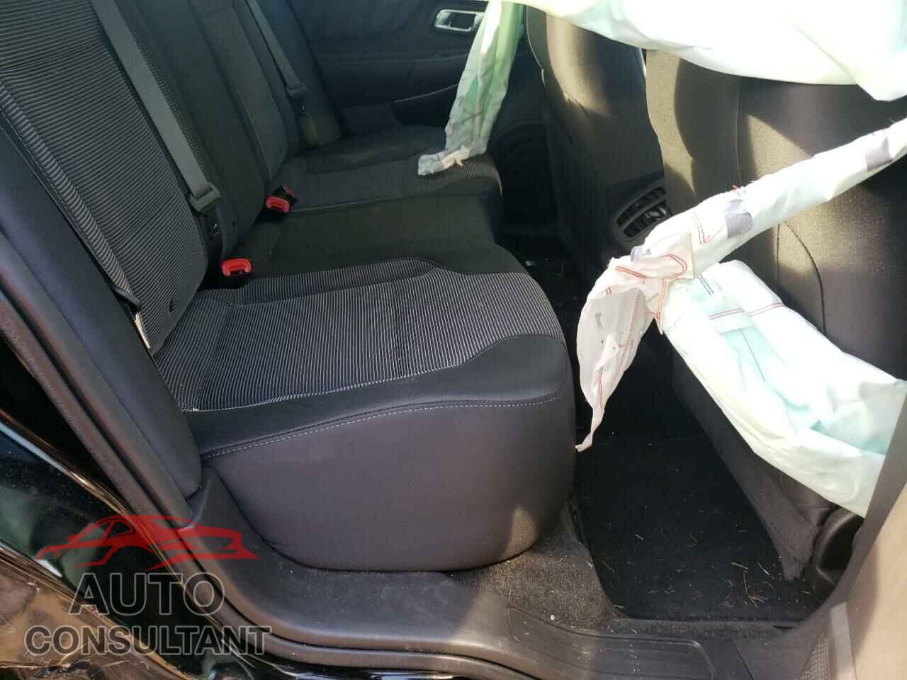 FORD TAURUS 2018 - 1FAHP2E83JG122987
