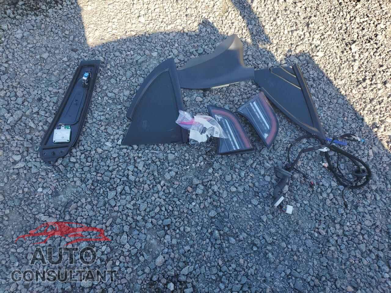 TESLA MODEL 3 2023 - 5YJ3E1EA1PF552396