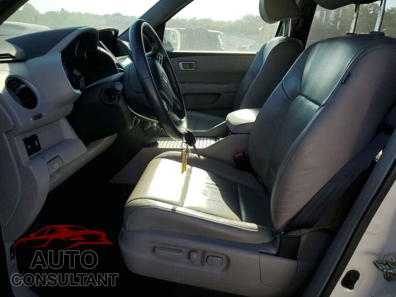 HONDA PILOT 2015 - 5FNYF3H92FB008228