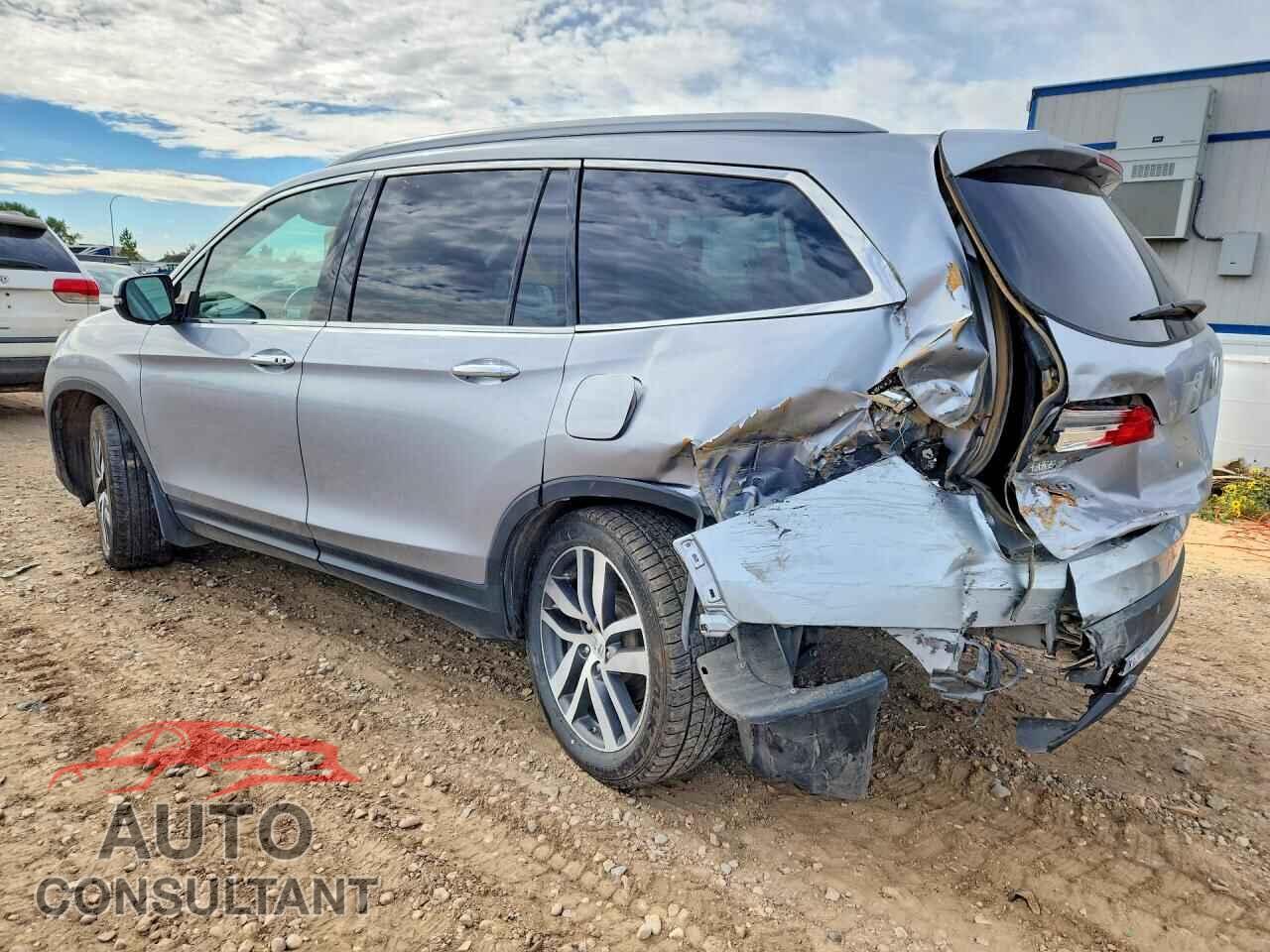 HONDA PILOT 2018 - 5FNYF6H90JB003572