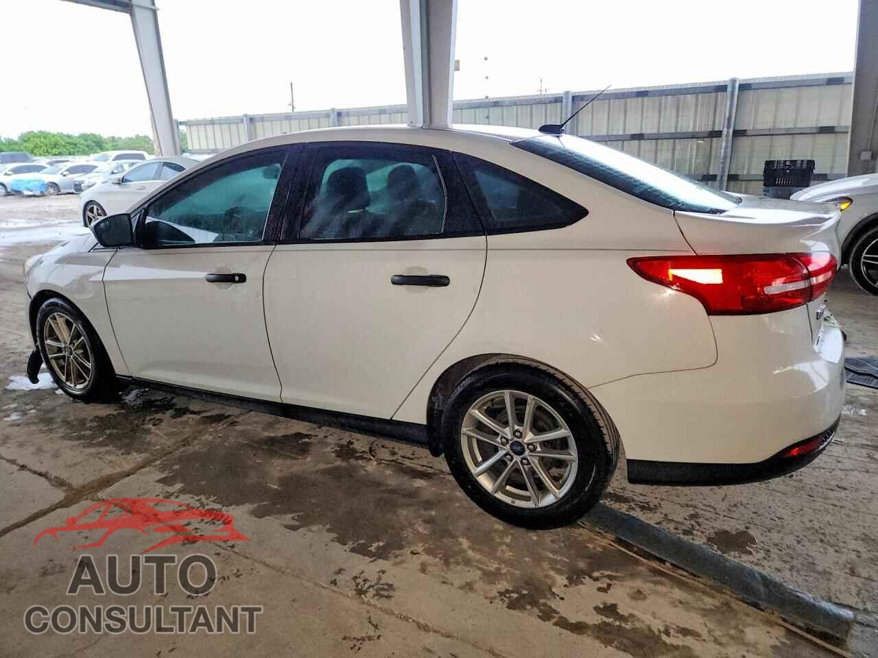 FORD FOCUS 2018 - 1FADP3E24JL269360