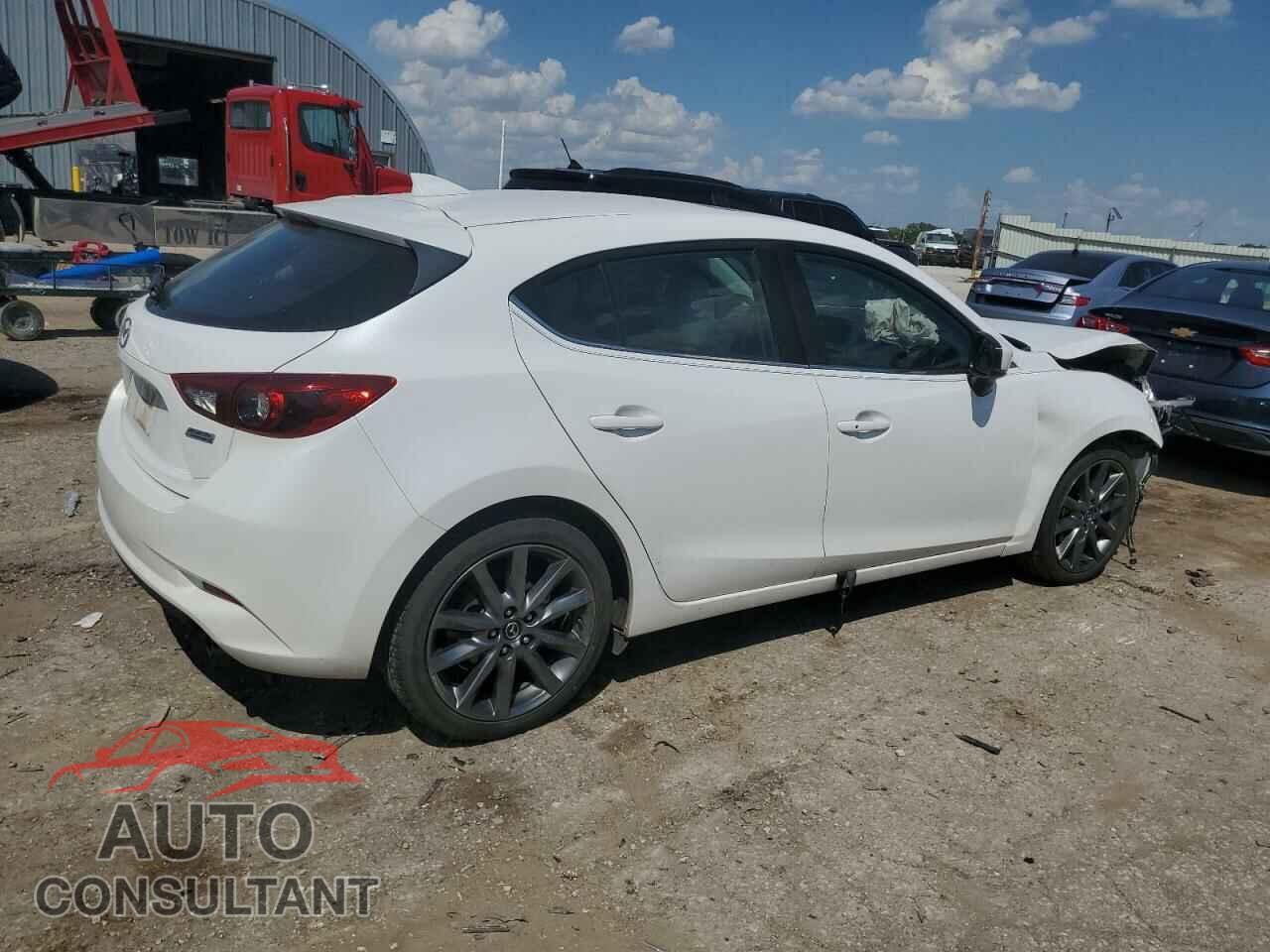 MAZDA 3 2018 - 3MZBN1M36JM268034