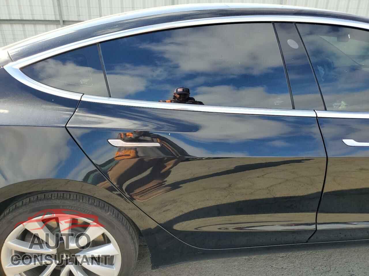 TESLA MODEL 3 2019 - 5YJ3E1EA6KF190137