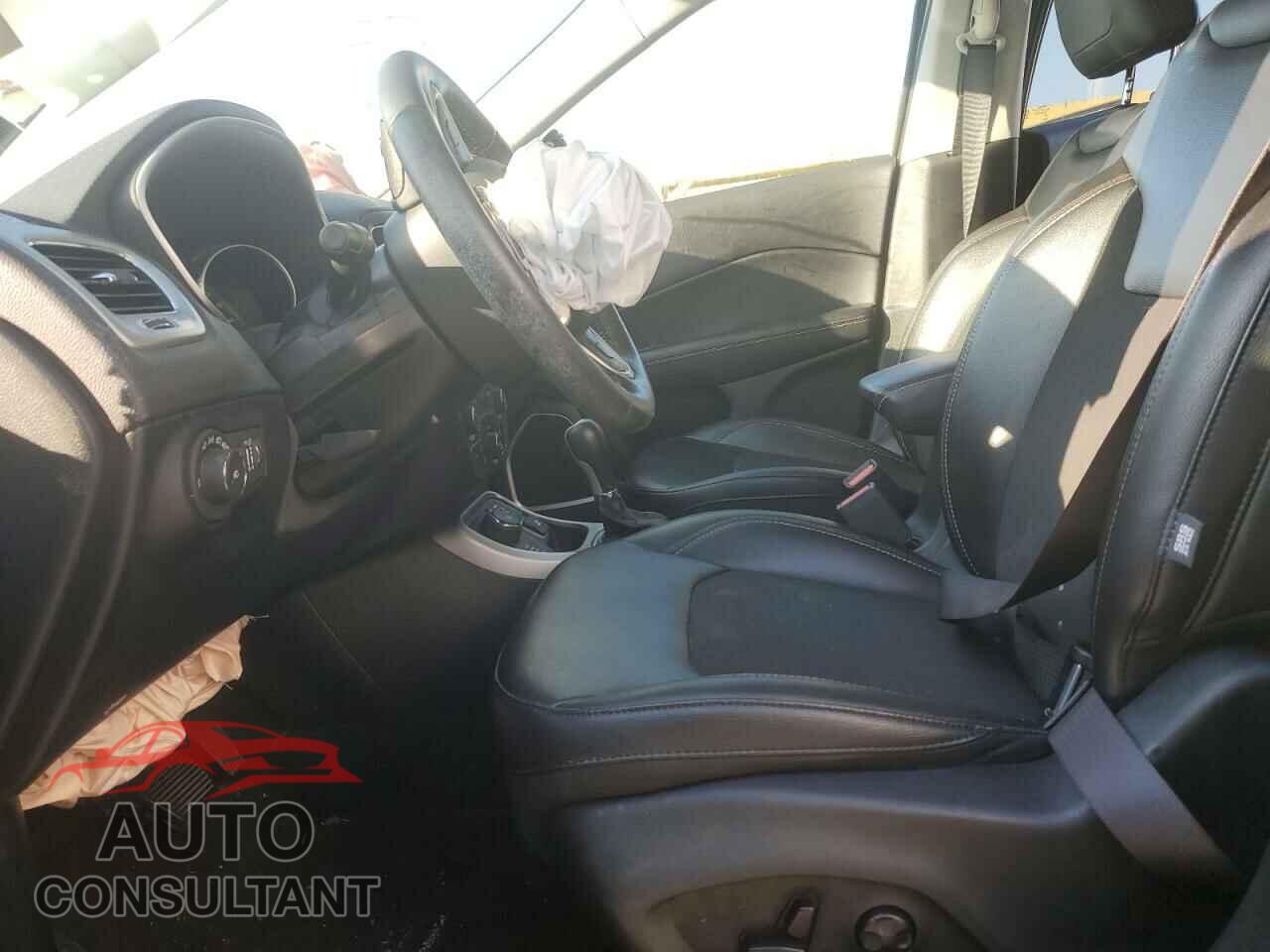 JEEP COMPASS 2019 - 3C4NJDBB0KT662143
