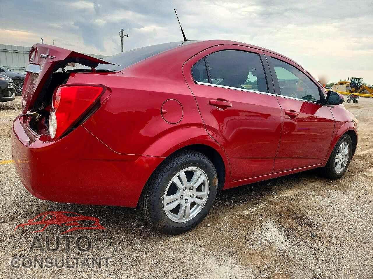 CHEVROLET SONIC 2014 - 1G1JC5SH2E4116031