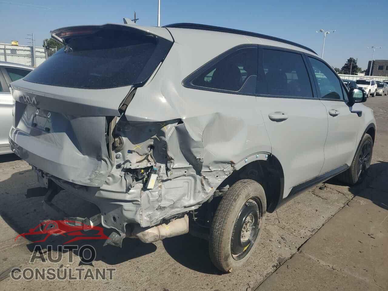 KIA SORENTO 2023 - 5XYRKDLF9PG238104