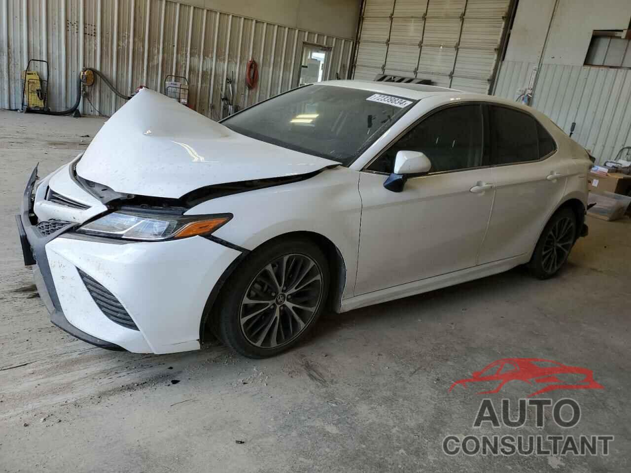 TOYOTA CAMRY 2018 - 4T1B11HK1JU549651